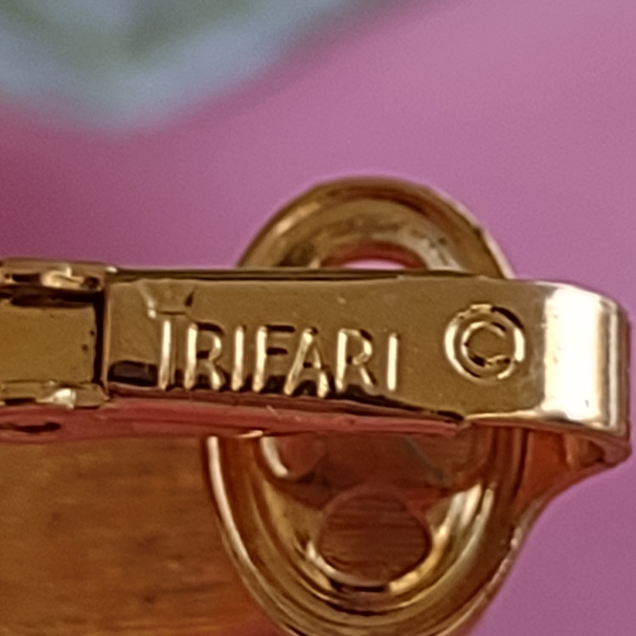 Vintage Clip Earrings - Picture 11 of 12